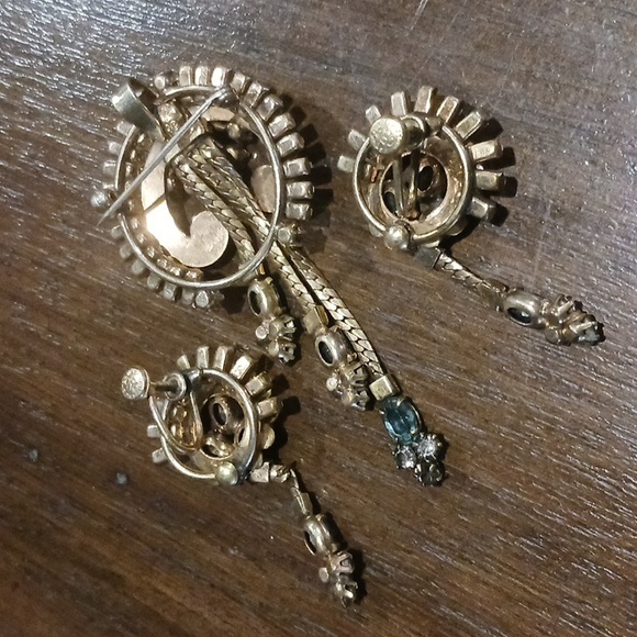 Vintage Charles Reis & Co Brooch pendant, screw back earrings 1/20 12k Gold fill - Picture 7 of 11